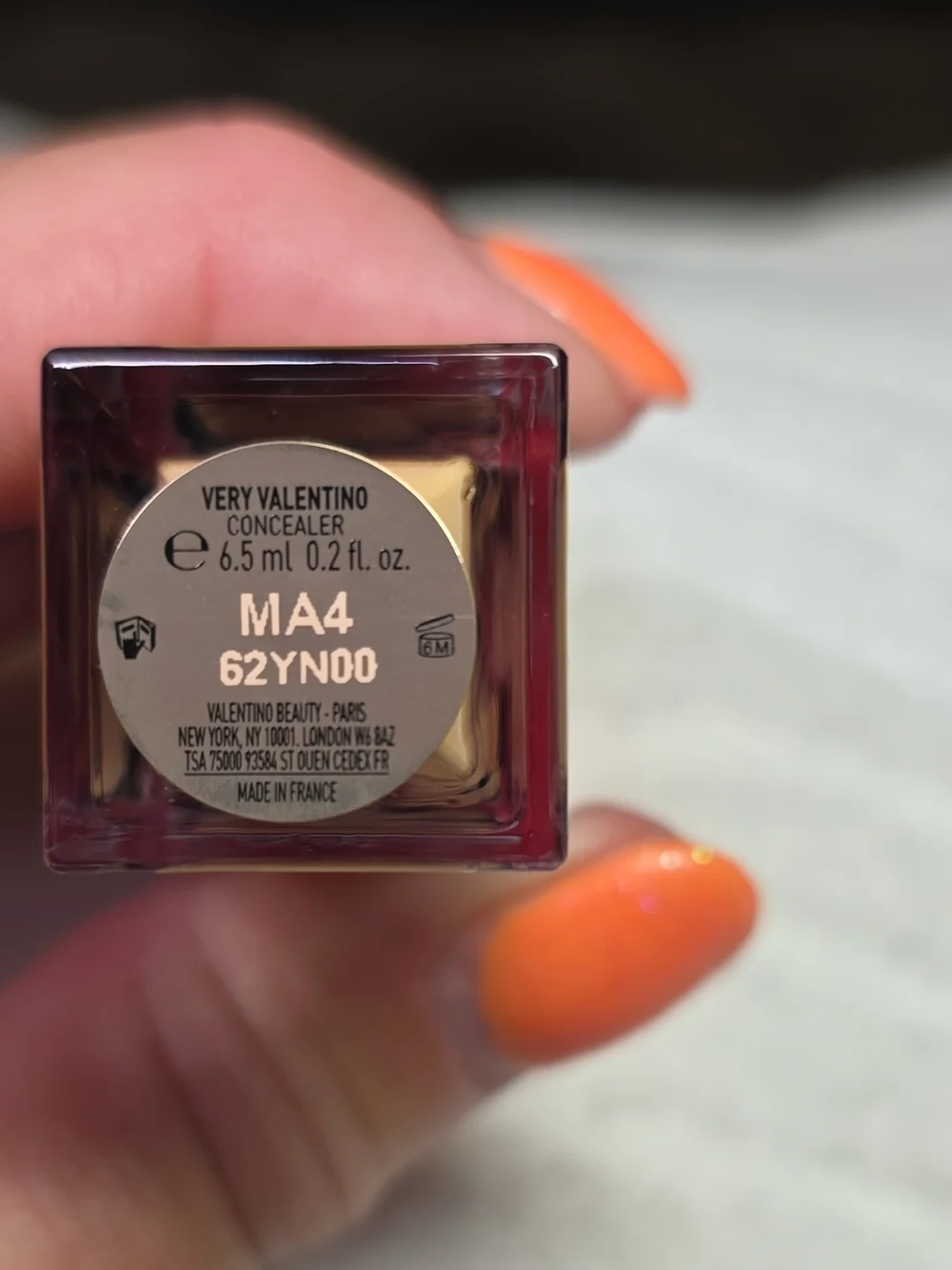 Valentino Very Valentino Concealer - Red Cap, Medium Shade